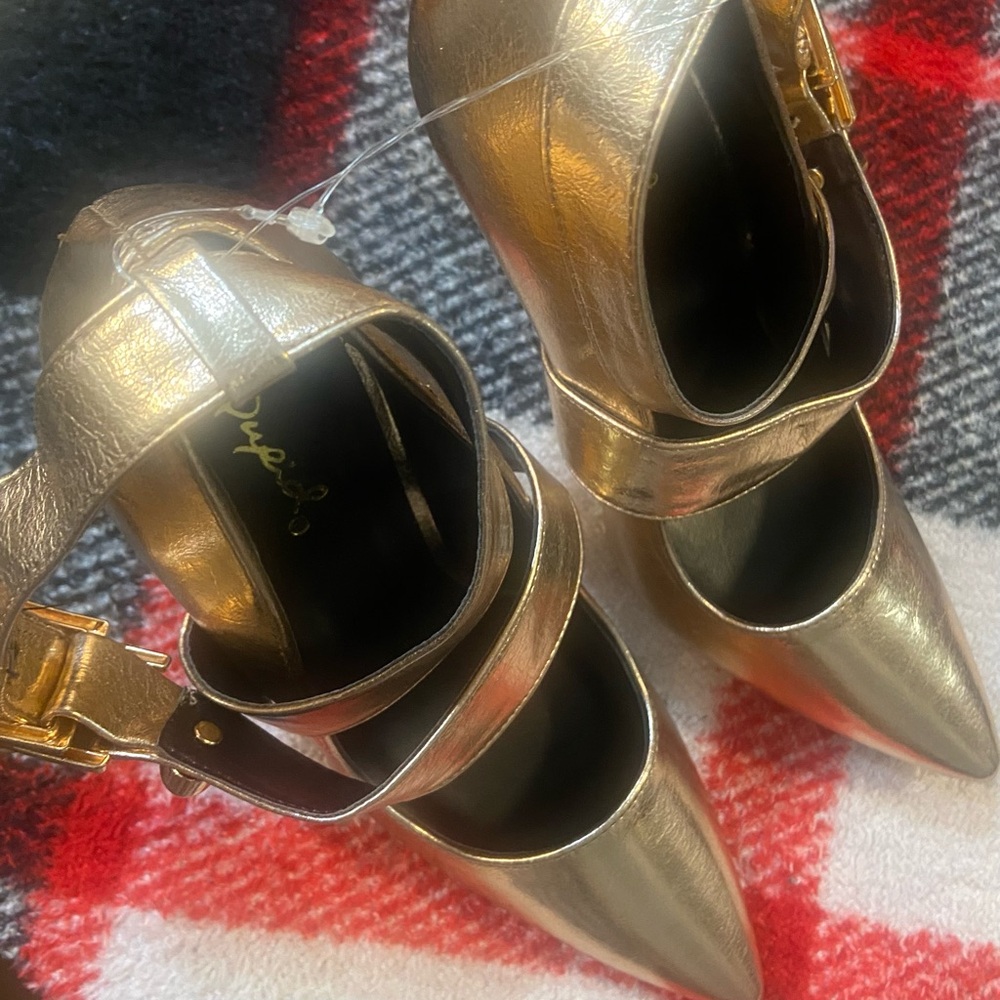 Qupid Bronze Buckle Stap Heels 4 in size 8